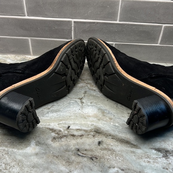 Clarkes black suede ankle boot - Picture 5 of 5